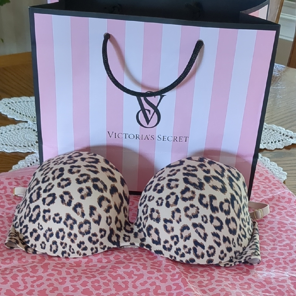 Victoria's Secret Incredible Lined Demi 32D